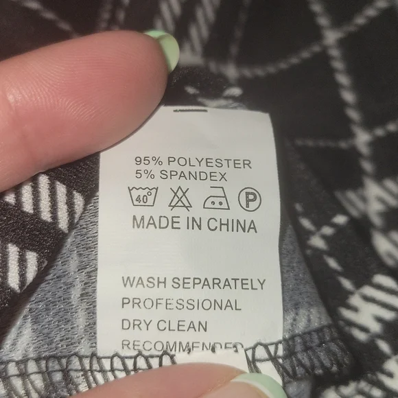 Black and white plaid skirt. (L) - Picture 8 of 10